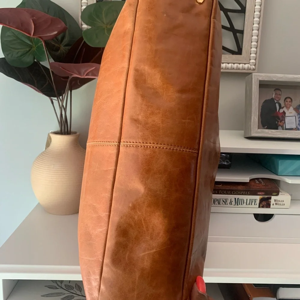 Tory Burch Large Preloved Shoulder Bag - Picture 4 of 13